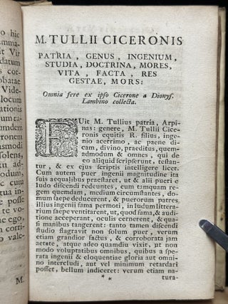 M T Ciceronis Epistolarum Selectarum Libri Tres : Quos denuo recensuit et Notis auxit J C Schröderus Accedunt Ejusdem Animadversiones in Emendationes Viri Cl. Richard Bentleii Ad Ciceronis Disputationes-Tusculanas a doctissimo Viro Joanne Davisio illustratas, nec non Vita C. a Dionysio Lambino collecta